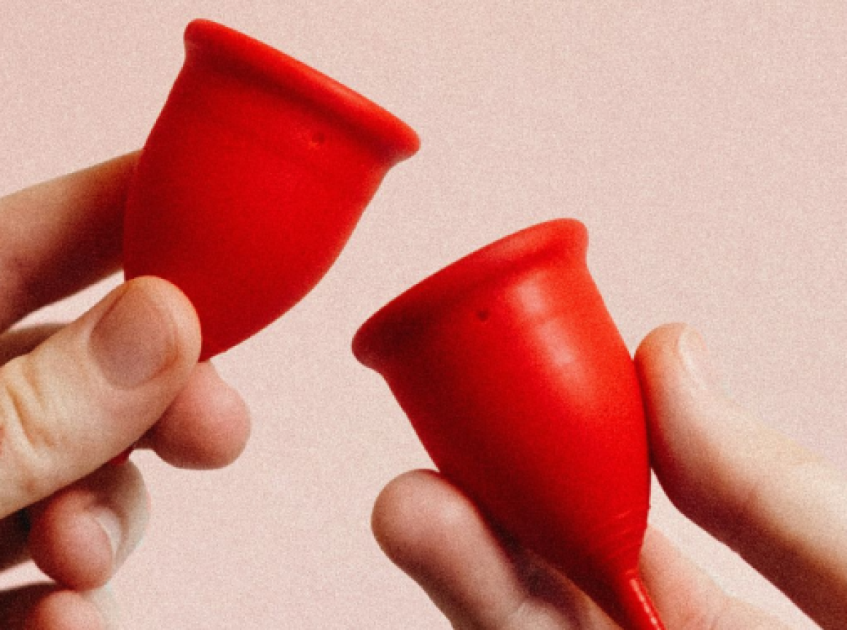 Απίστευτο! Το υπουργείο Ανάπτυξης συνιστά στις γυναίκες να χρησιμοποιούν «κύπελλα περιόδου» για την ακρίβεια