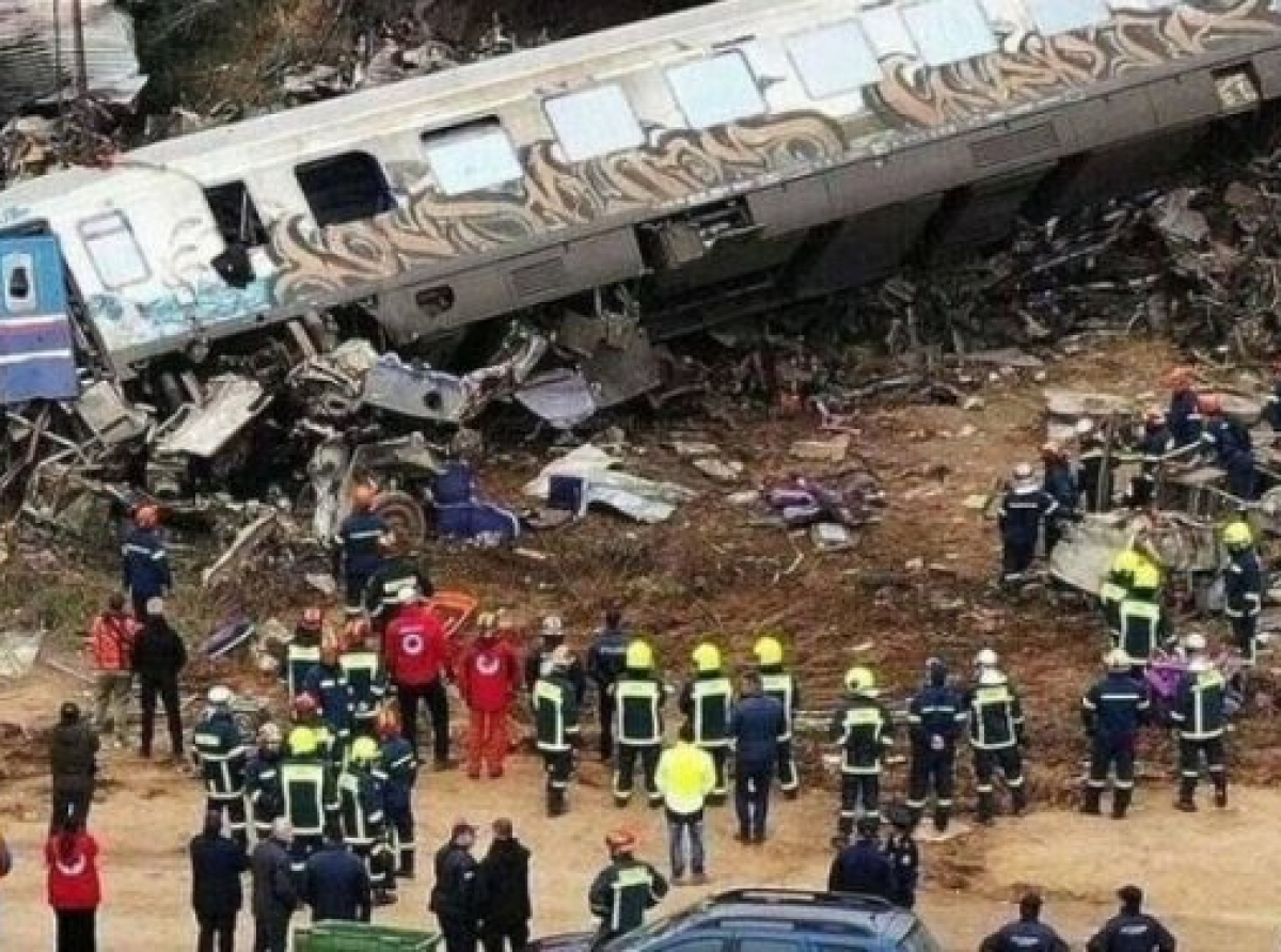 Τέμπη: Αποστομωτική παρέμβαση από 757 χιλ. Έλληνες – Ζητούν δικαίωση για τη φρικτή τραγωδία – Δυσοσμία και βαγόνια που «εξαφανίστηκαν»