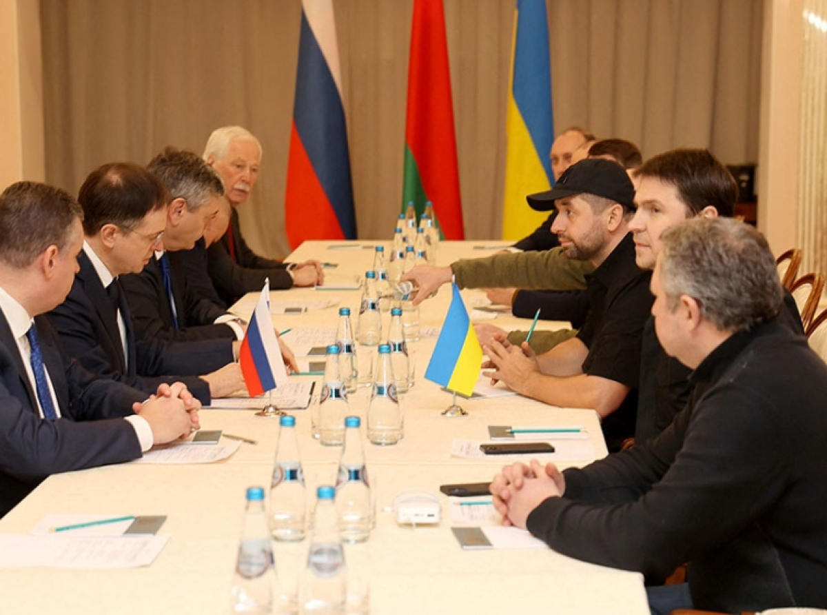 WSJ: Η συμφωνία Ρωσίας – Ουκρανίας που θα έσωζε τον κόσμο, πώς την τίναξαν στον αέρα οι ΗΠΑ και ο «σκοτεινός» Boris Johnson