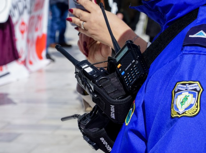 Συναγερμός στην Ερμού! Αλλοδαπός μαχαίρωσε γυναίκα και συνελήφθη