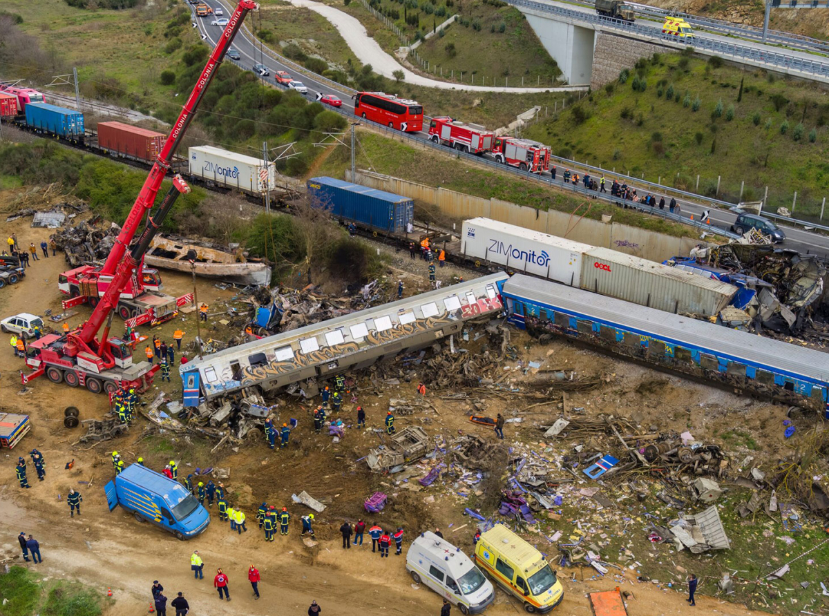 Έκθετο το υπουργείο – Η Πυροσβεστική διαψεύδει τον υφυπουργό Χ.Τριαντόπουλο ότι διέταξε «μπάζωμα» στα Τέμπη