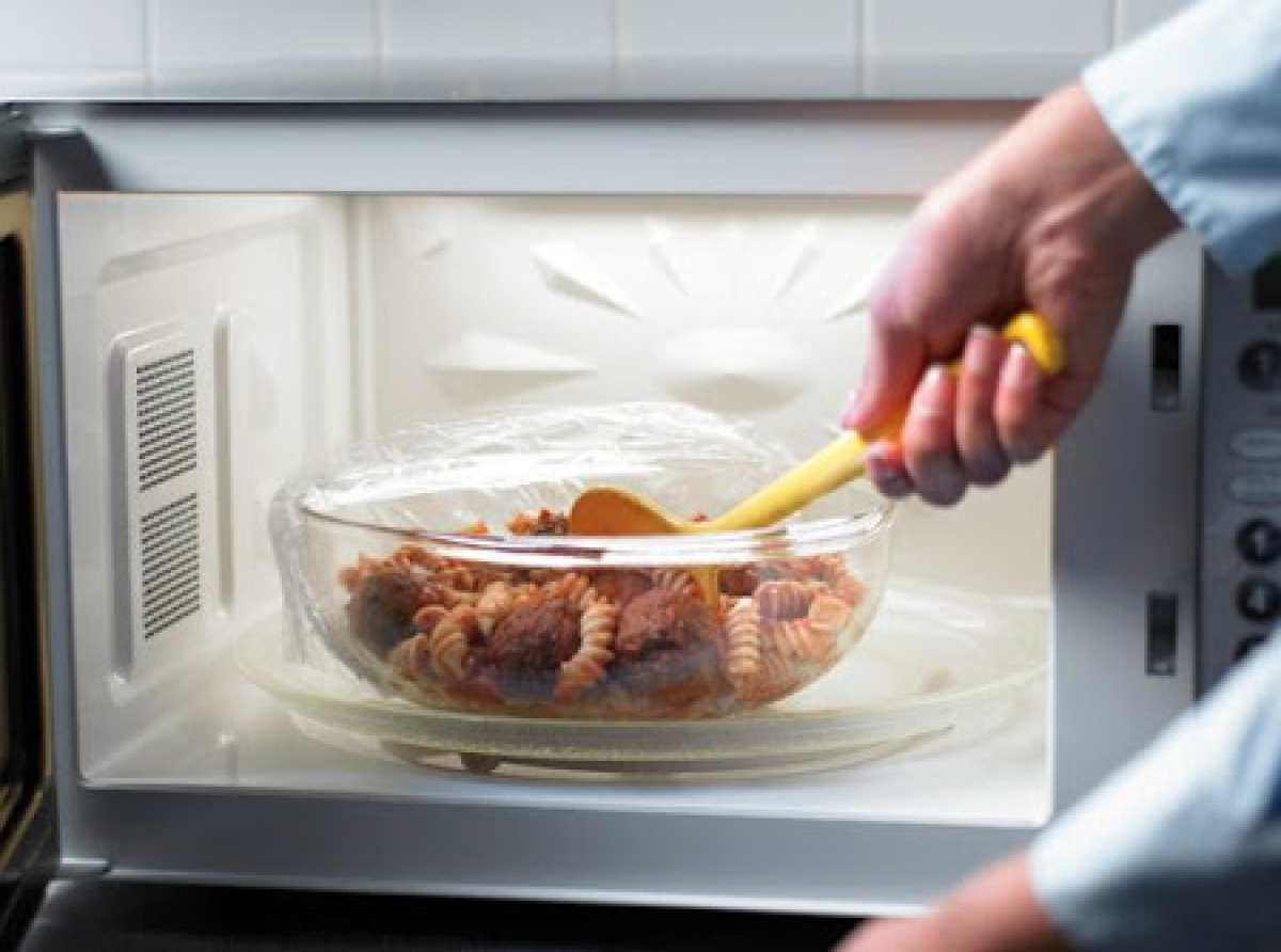 Τροφές που γίνονται επικίνδυνες και τοξικές στο φούρνο μικροκυμάτων