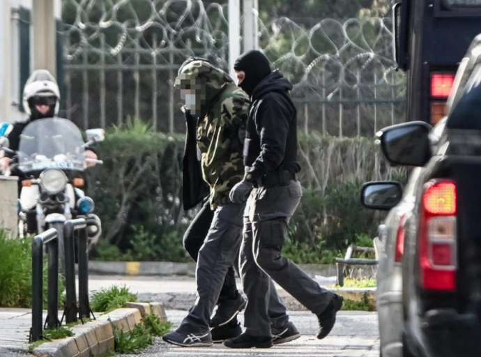 «Σύμπραξη Εκδίκησης»: Προφυλακιστέοι οι έξι συλληφθέντες ανάμεσά τους και οι δυο στρατιωτικοί για τρομοκρατικές ενέργειες