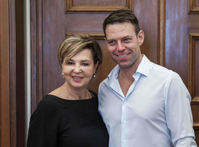 «Θα φιληθούν Κασσελάκης και Γεροβασίλη στο στόμα και θα πέσει η τιμή του γάλακτος»! Σάλος με το ΒΙΝΤΕΟ