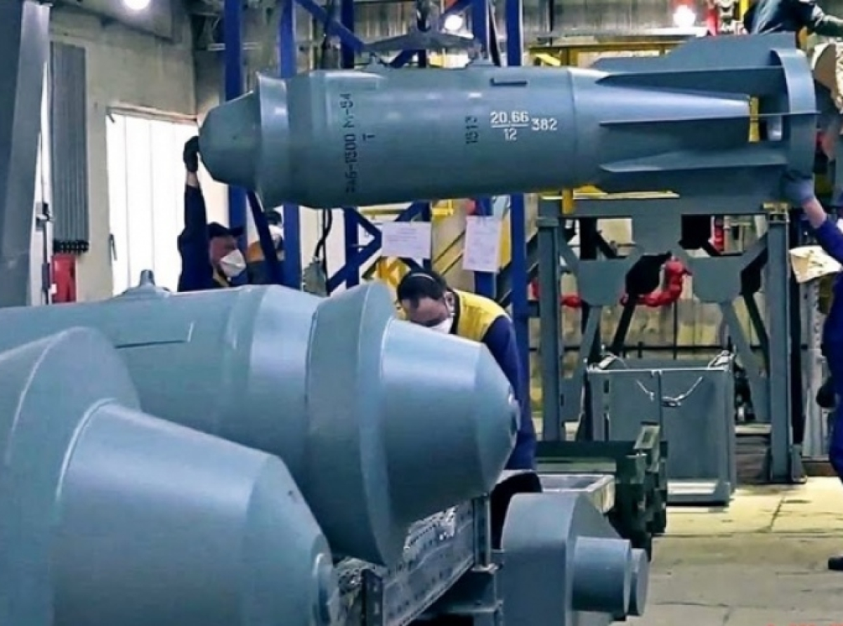 Σπάει κάθε ρεκόρ η βόμβα-τέρας FAB-1500 των Ρώσων, καταστρέφει ό,τι βρει μπροστά - Τρόμος των Ουκρανών, «μόνο ένα θαύμα τους σώζει»