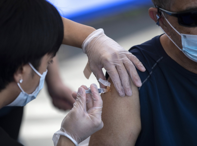 Εμβόλια κορωνοϊού: Ανοίγει ο δρόμος για μαζικές μηνύσεις πολιτών;; Χαμός στις ΗΠΑ