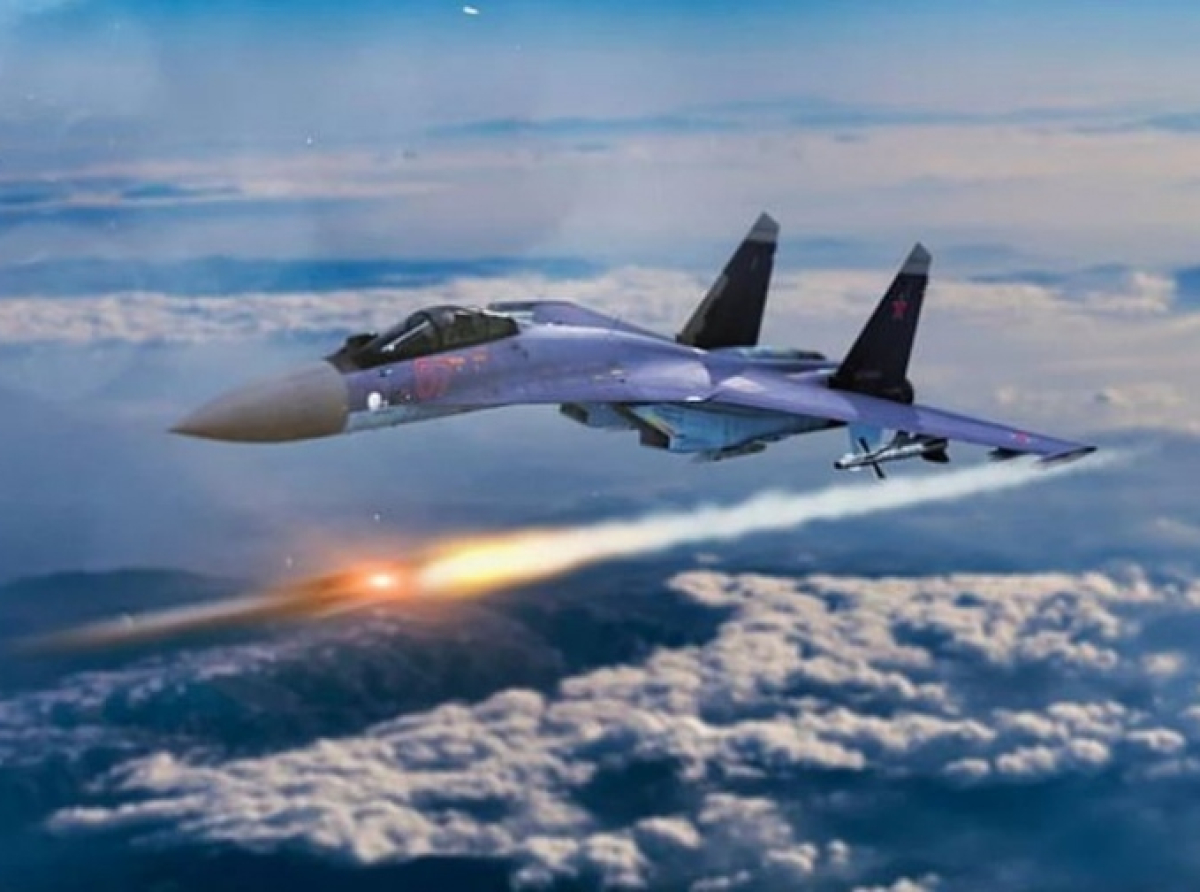 Su -35: Πετράδι του στέμματος για τη Ρωσία – Το μαχητικό που έχει ταχύτητα 2,5 Mach, 8 τόνους οπλισμό και εκτοξεύει υπερηχητικούς πυραύλους