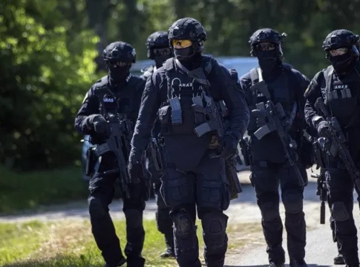 Σκοτ Μπένετ: Βλέπει σειρά τρομοκρατικών επιθέσεων σε ΗΠΑ και Ευρώπη προκειμένου να κατηγορηθεί η Ρωσία