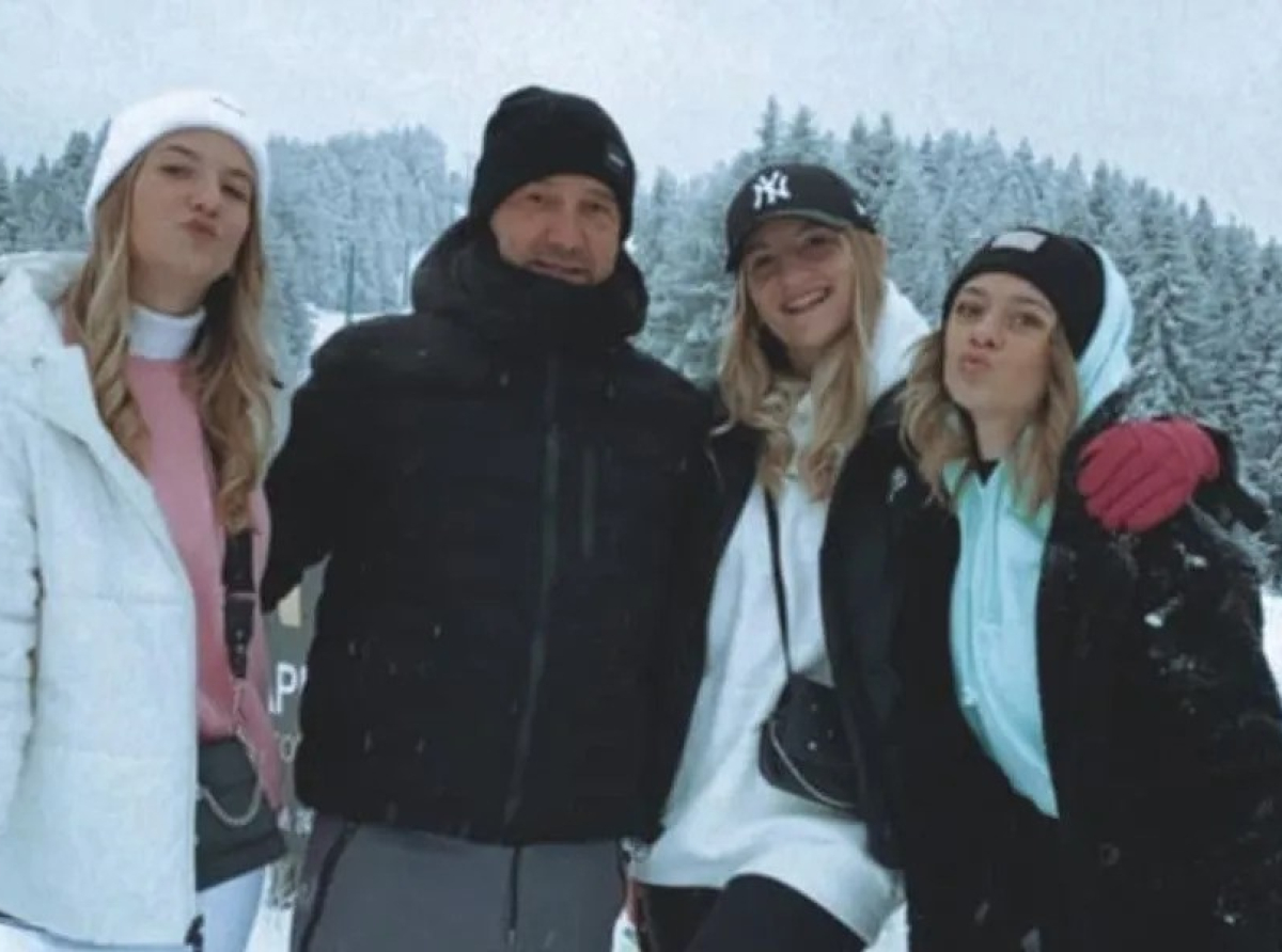 Ο Ν.Πλακιάς έχασε τις κόρες του στα Τέμπη και ρωτά: «Πού βρήκαν τα εκατ. ευρώ εγγύηση για να μην προφυλακιστούν τα στελέχη του ΟΣΕ;»