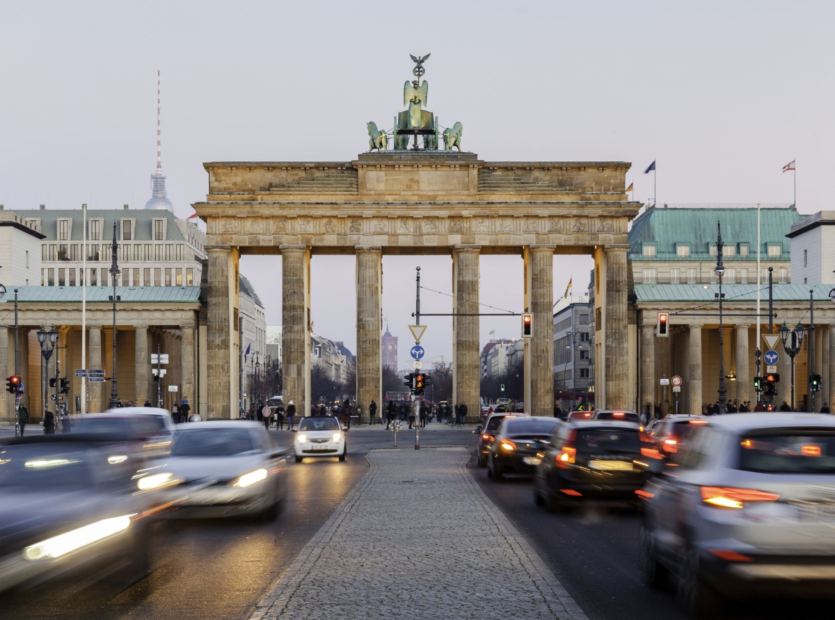 Παράνοια: Η κυβέρνηση Σολτς θέλει να απαγορεύσει την κυκλοφορία αυτοκινήτων τα σαββατοκύριακα!