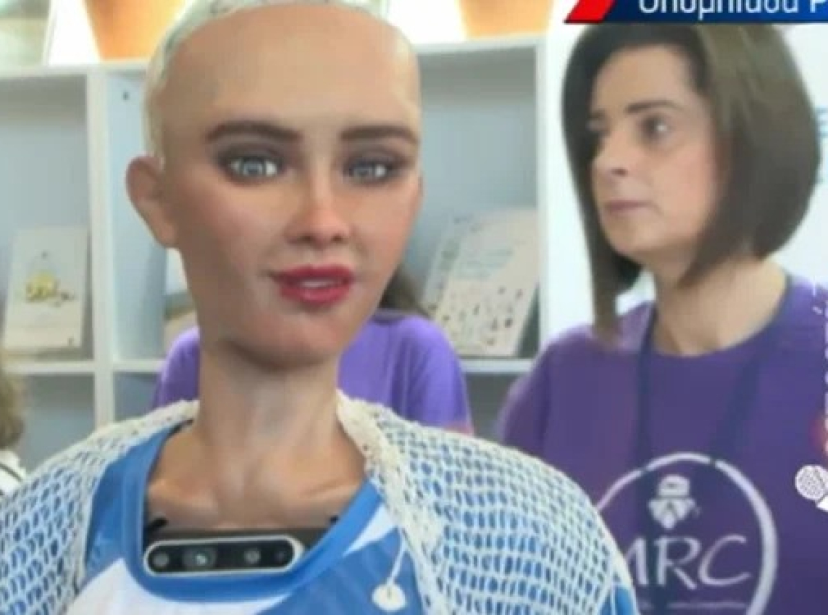 “Γκάφα” ολκής με το A.I. ρομπότ “Σοφία” που έθεσε θέμα “αυτόνομου κρατιδίου” για την Κρήτη (ηχητικό)