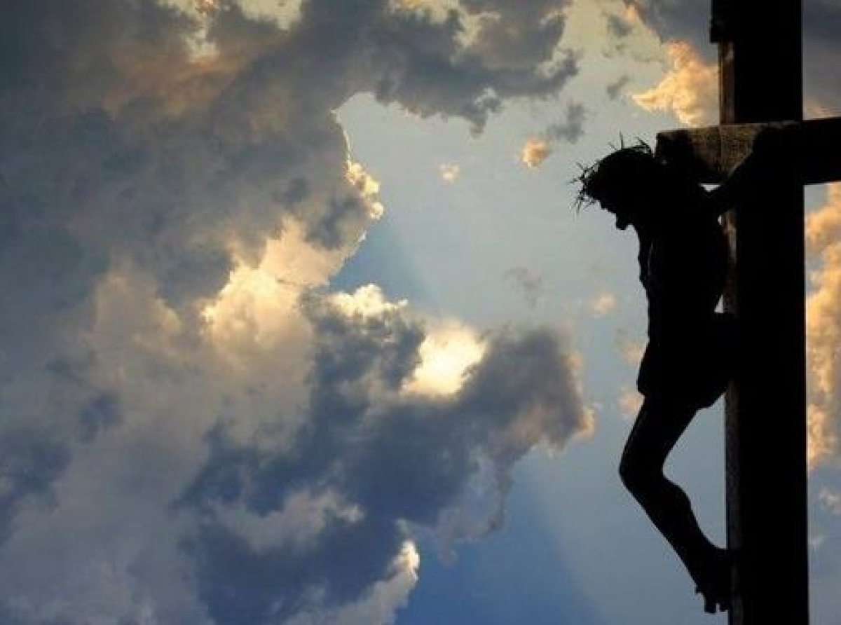 ΕΠΙ ΣΤΑΥΡΟΥ ΑΝΥΨΩΘΗ ΚΑΙ ΘΡΗΝΕΙ ΠΑΣΑ Η ΚΤΙΣΙΣ