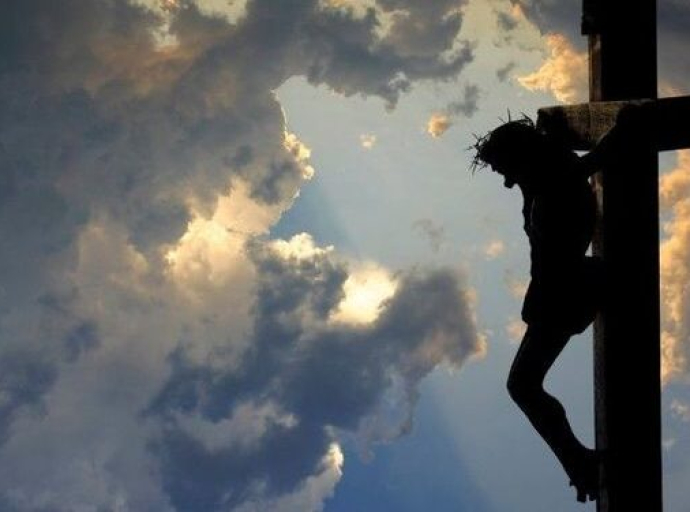 ΕΠΙ ΣΤΑΥΡΟΥ ΑΝΥΨΩΘΗ ΚΑΙ ΘΡΗΝΕΙ ΠΑΣΑ Η ΚΤΙΣΙΣ