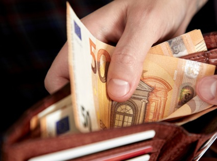 Όλα για το καλό μας! Γιατί έχουν “λυσσάξει” οι κυβερνήσεις να μας καταργήσουν εντελώς τα μετρητά;